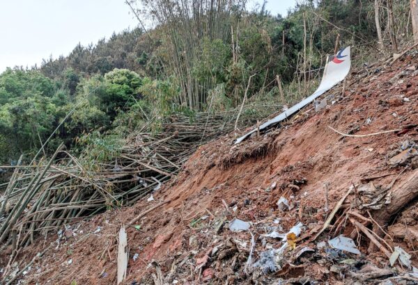 Tai nạn phi cơ ở Trung Quốc: Chính quyền kiểm duyệt thông tin trong lúc tìm kiếm nạn nhân