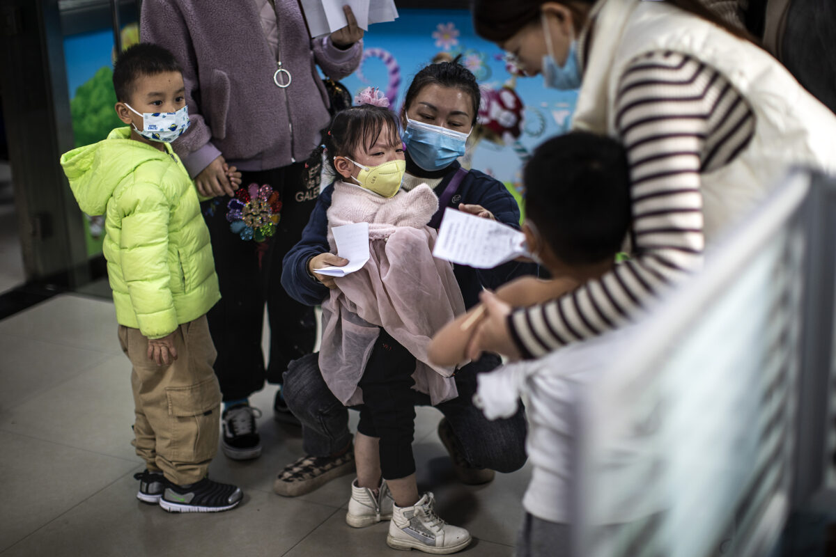 Trẻ em đại lục được chẩn đoán bệnh bạch cầu sau khi chích vaccine Trung Quốc