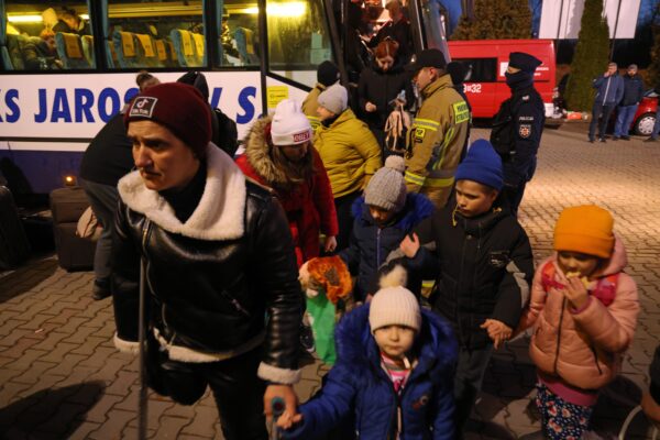 Người tị nạn Ukraine tràn về phía Tây – các quốc gia biên giới tổ chức viện trợ