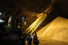 Nguồn cung phân bón toàn cầu giảm trong bối cảnh các lệnh trừng phạt đối với Nga và Belarus