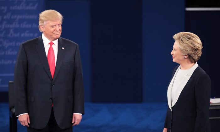 Cựu Tổng thống Trump kiện bà Hillary Clinton, ông Christopher Steele về các cáo buộc thông đồng Nga