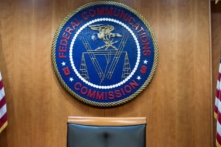 FCC đóng cửa công ty viễn thông Trung Quốc Pacific Network vì lo ngại về ảnh hưởng của ĐCSTQ