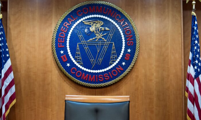 FCC đóng cửa công ty viễn thông Trung Quốc Pacific Network vì lo ngại về ảnh hưởng của ĐCSTQ