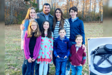 Người vợ xúc động khi thấy chữ ‘Gia đình’ được viết trong nón bảo hộ của chồng