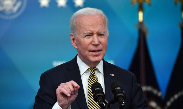 Ngân sách của TT Biden kêu gọi tài trợ cho cảnh sát, đánh thuế người giàu, chống lại Trung Quốc