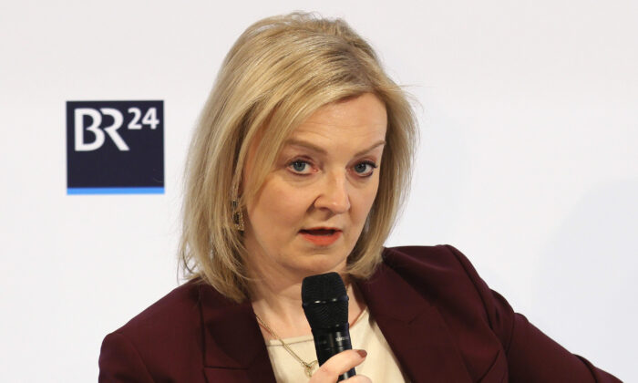 Ngoại trưởng Liz Truss: Anh sẵn sàng chịu đựng những hy sinh kinh tế để hỗ trợ Ukraine