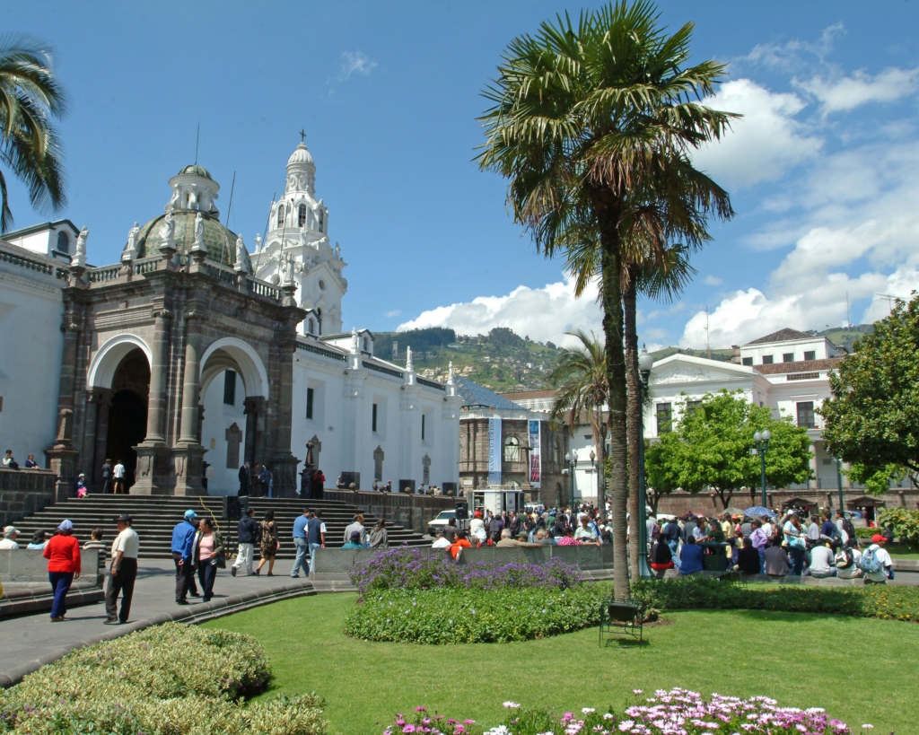 Ecuador: Những dãy núi, phiên chợ trù phú và âm nhạc