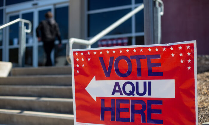 Ủy viên bầu cử Texas từ chức sau khi tìm thấy hàng ngàn lá phiếu chưa đếm