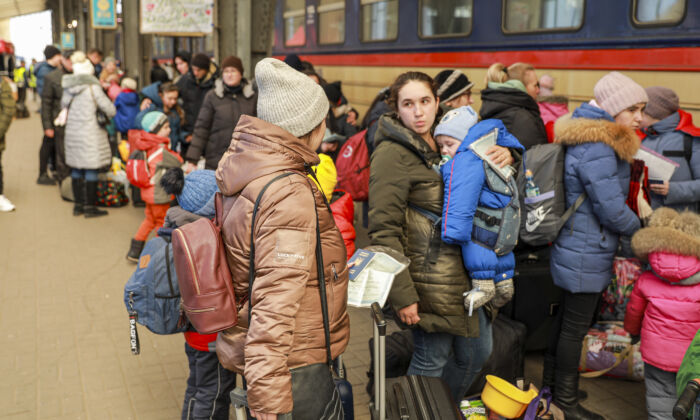 Hơn 3 triệu người tị nạn chạy khỏi Ukraine khi các cuộc tấn công của Nga tiếp diễn