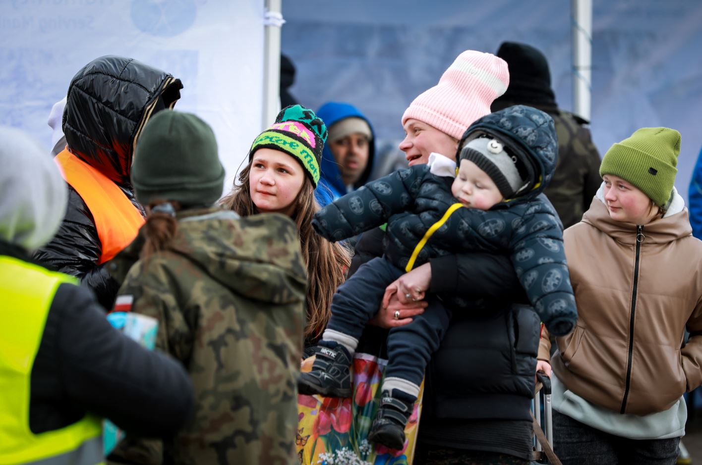 [LOẠT ẢNH] Dòng người tị nạn Ukraine đổ về Ba Lan