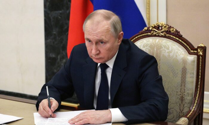 TT Putin ký luật tịch thu phi cơ ngoại quốc trong bối cảnh Nga chịu các biện pháp trừng phạt nặng nề