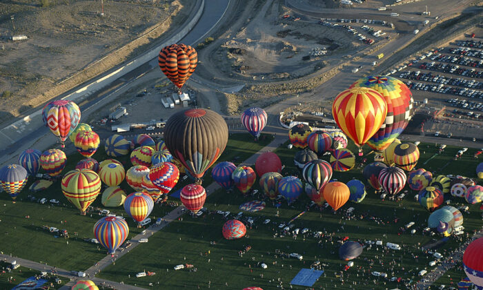 Khám phá hoang mạc trên cao tại thành phố Albuquerque, New Mexico