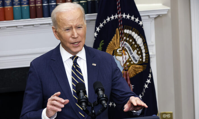 TT Biden thông báo viện trợ quân sự bổ sung cho Ukraine, gồm cả vũ khí hạng nhẹ cho dân thường