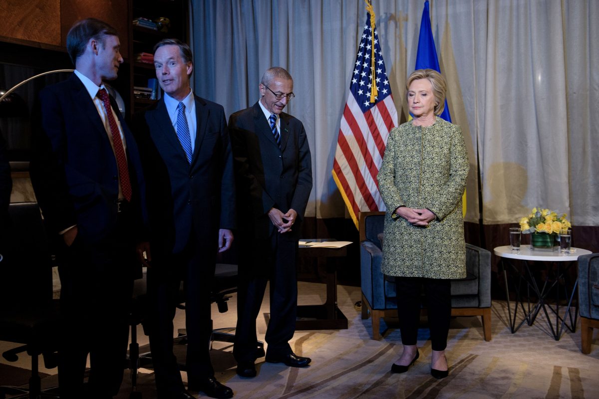 Kế hoạch hai mũi nhọn của chiến dịch tranh cử bà Clinton nhằm dựng lên câu chuyện Trump–Nga