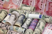 IMF: Nền kinh tế toàn cầu có thể do dự giữa đồng dollar Mỹ và các loại tiền tệ khác