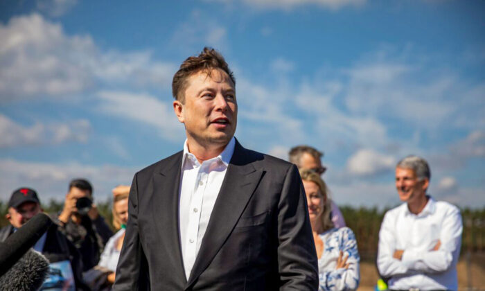 Ông Elon Musk hối thúc Hoa Kỳ ‘lập tức’ tăng sản lượng dầu, khí đốt