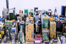 Chàng trai dành 3 tháng để dựng mô hình thành phố Manhattan từ bảng mạch và các phế phẩm điện tử