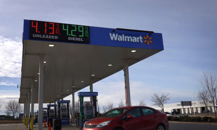 Giá xăng tại Hoa Kỳ tăng vọt, sắp đạt mức cao kỷ lục