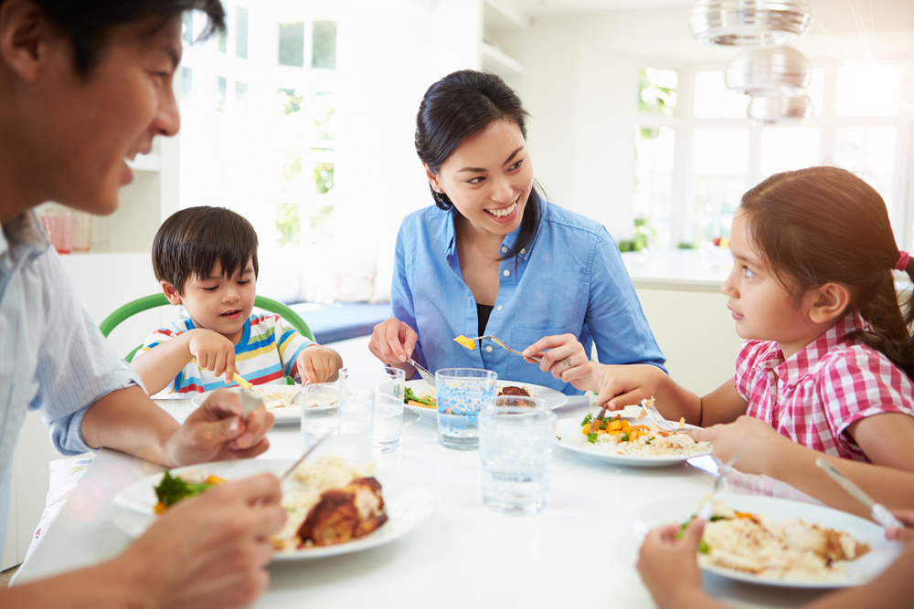 4 lợi ích khi gia đình ăn tối cùng nhau