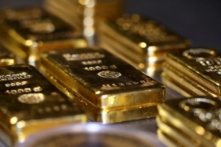 Giá vàng giữ vững trên 2,000 USD khi lạm phát, chiến tranh khiến giá kim loại tăng
