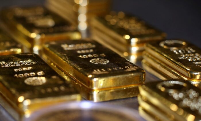Giá vàng giữ vững trên 2,000 USD khi lạm phát, chiến tranh khiến giá kim loại tăng