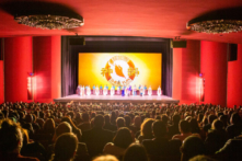 Shen Yun gợi nhắc khán giả về mối liên hệ Thần – Nhân 