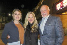 Tác giả bộ sách ‘Chicken Soup’ kết nối với Shen Yun