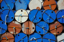 JPMorgan: Giá dầu có thể tăng vọt lên 185 USD/thùng nếu EU cấm dầu thô của Nga