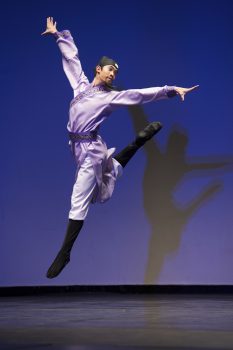 Nghệ sĩ múa chính Shen Yun Hoàng Cảnh Châu (Piotr Huang)