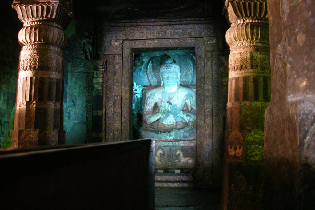 Hang động bí ẩn của Ajanta