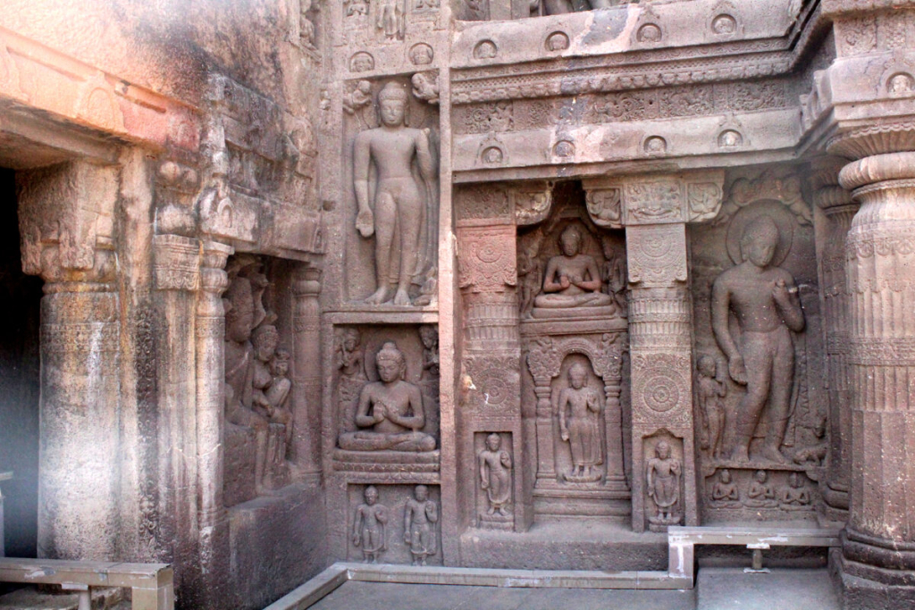 Quần thể hang động Phật giáo vĩ đại Ajanta Ấn Độ 