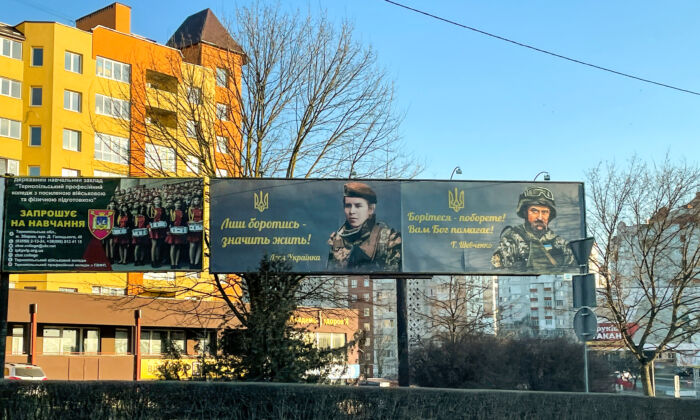 Thông điệp thời chiến chiếm lĩnh các bảng yết thị ở miền tây Ukraine