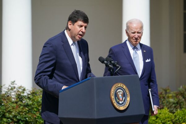 Tổng thống Biden công bố các hạn chế đối với súng ma, đề cử giám đốc ATF