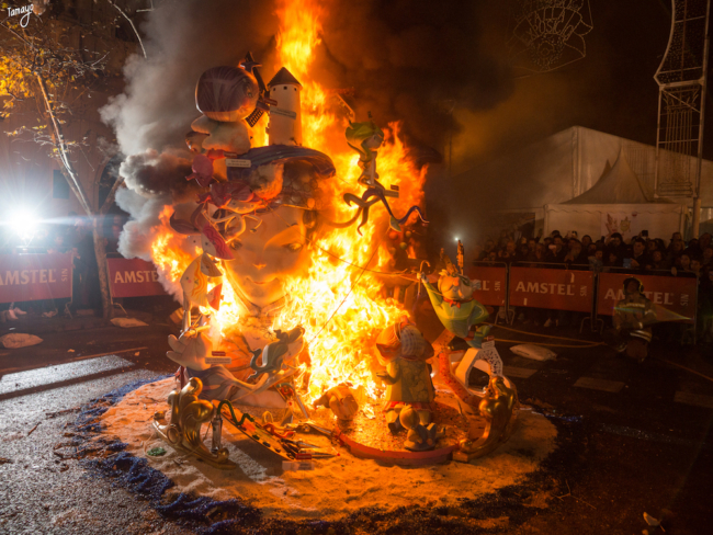 Valencia giàu lịch sử và sôi động với lễ hội Las Fallas