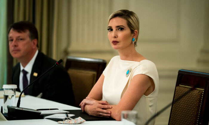 Bà Ivanka Trump làm chứng trước ủy ban 06/01