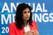 IMF: Các lệnh trừng phạt Nga đe dọa làm suy yếu sự thống trị của đồng dollar Mỹ