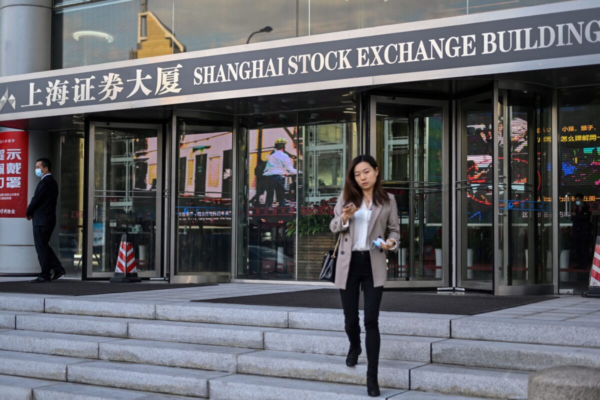 Các nhà đầu tư ngoại quốc rút khỏi thị trường Trung Quốc