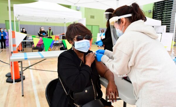 Mối đe dọa lớn nhất đối với sức khỏe cộng đồng không phải là virus mà là hệ thống miễn dịch suy yếu
