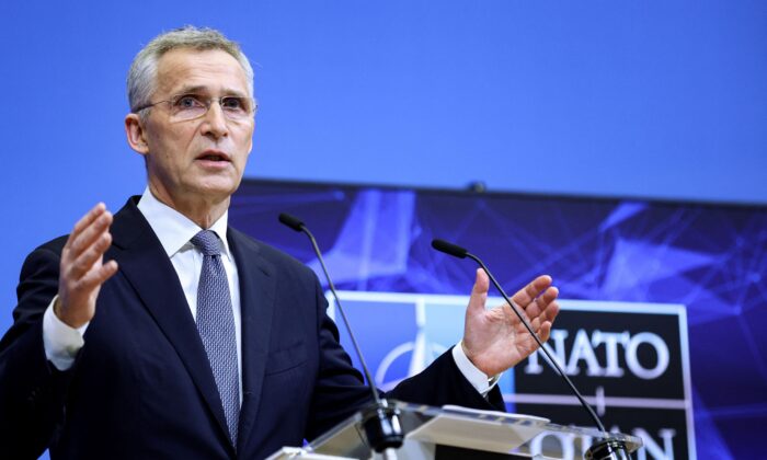 Tổng thư ký NATO: Nga ‘không rút lui mà tái bố trí’ quân đội