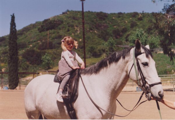 ‘Cuộc sống trở nên đơn giản, trong sáng, chân thực’: Cô gái 22 tuổi một mình cưỡi ngựa từ Mexico sang Canada