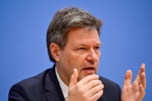 Giá dầu tăng sau khi Đức từ bỏ việc phản đối lệnh cấm vận dầu của Nga