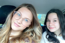 Cô gái 22 tuổi nuôi dưỡng người em gái mồ côi cùng cha khác mẹ