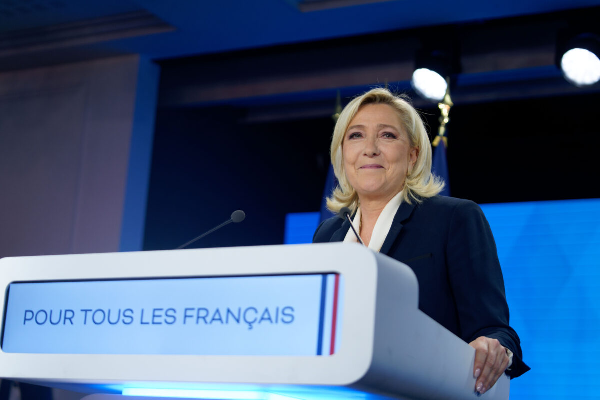 Tổng thống Pháp Macron tái đắc cử trước bà Le Pen