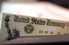 Đề nghị ngân sách của ông Biden đẩy ‘gánh nặng cho mỗi người nộp thuế’ lên 919,000 USD