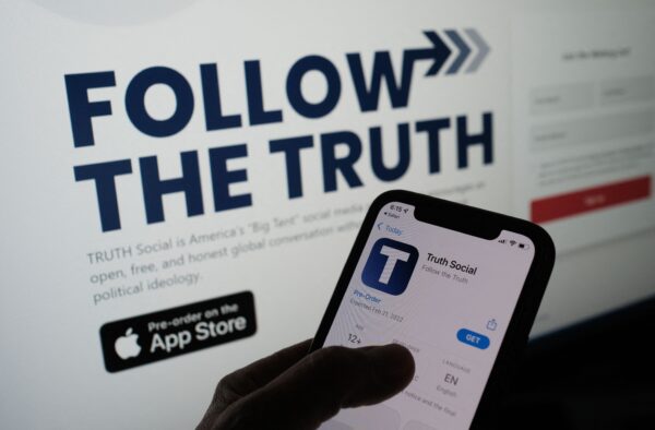 Cựu TT Trump đăng bài trên Truth Social, báo hiệu sự trở lại mạng xã hội của ông