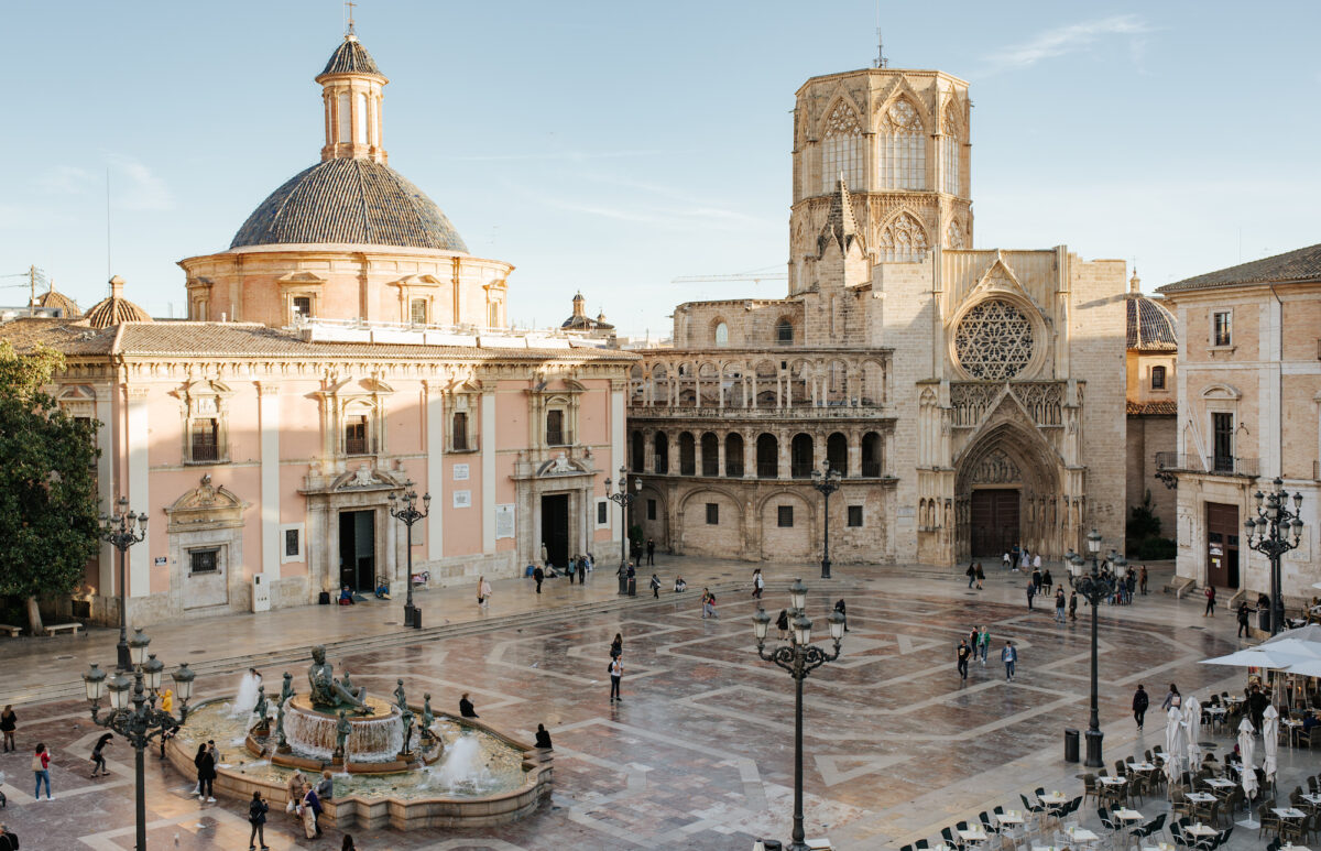 Valencia rực lửa