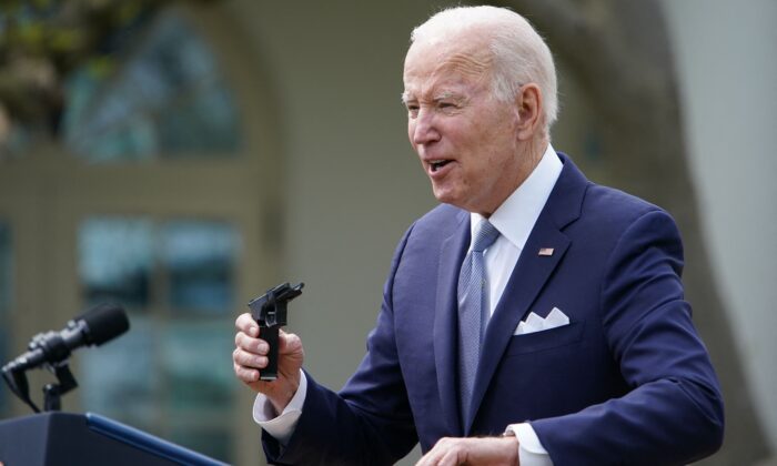 Tổng thống Biden công bố các hạn chế đối với súng ma, ra đề cử cho vị trí giám đốc ATF