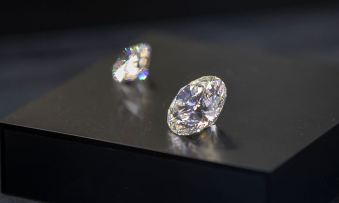 Hoa Kỳ siết chặt trừng phạt đối với công ty khai thác kim cương lớn nhất thế giới ở Nga
