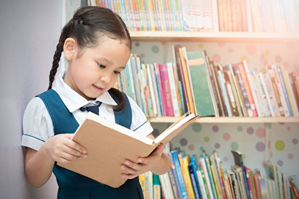 Vì sao cha mẹ nên khuyến khích con trẻ đọc các tác phẩm kinh điển? 