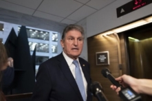 TNS Manchin phản đối kế hoạch đánh thuế tỷ phú của Tổng thống Biden